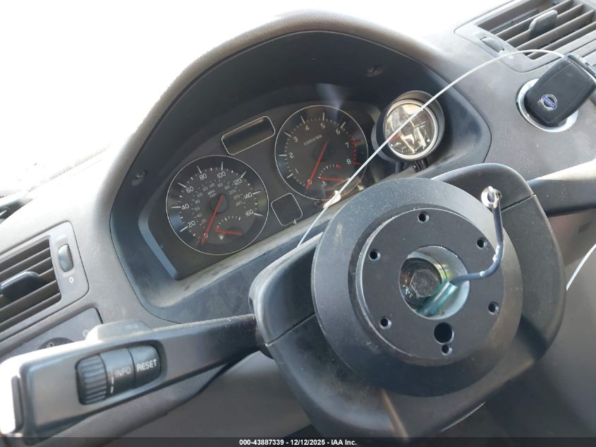 2008 Volvo C30 T5 R-Design/T5 Version 1.0/T5 Version 2.0 VIN: YV1MK672X82049982 Lot: 43887339