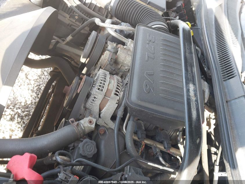 2005 Jeep Grand Cherokee Laredo VIN: 1J4GR48KX5C567771 Lot: 43887949