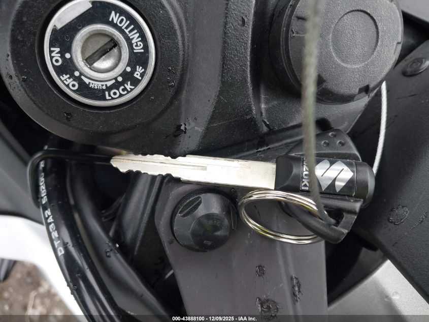 2024 Suzuki Gsx800 F VIN: JS1EM13B8R7102559 Lot: 43888100