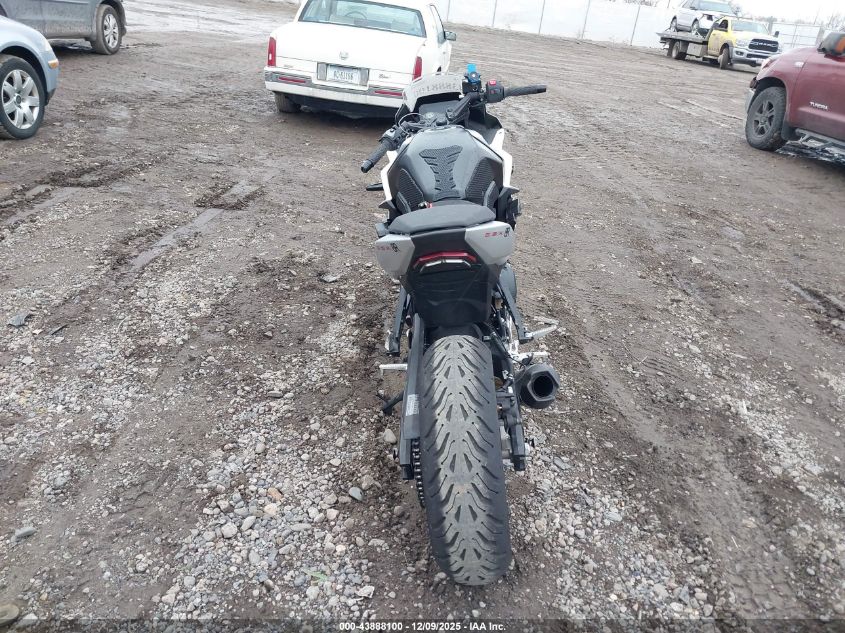 2024 Suzuki Gsx800 F VIN: JS1EM13B8R7102559 Lot: 43888100