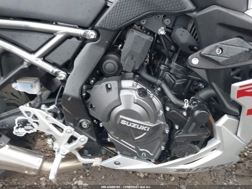 2024 Suzuki Gsx800 F VIN: JS1EM13B8R7102559 Lot: 43888100