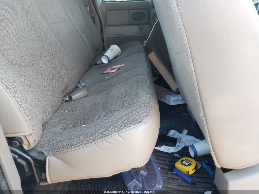 2005 GMC Sierra 1500 Work Truck VIN: 2GTEC19T851319965 Lot: 43888114