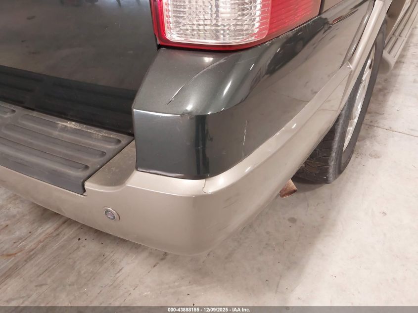 2004 Ford Expedition Eddie Bauer VIN: 1FMFU18L14LB40156 Lot: 43888155