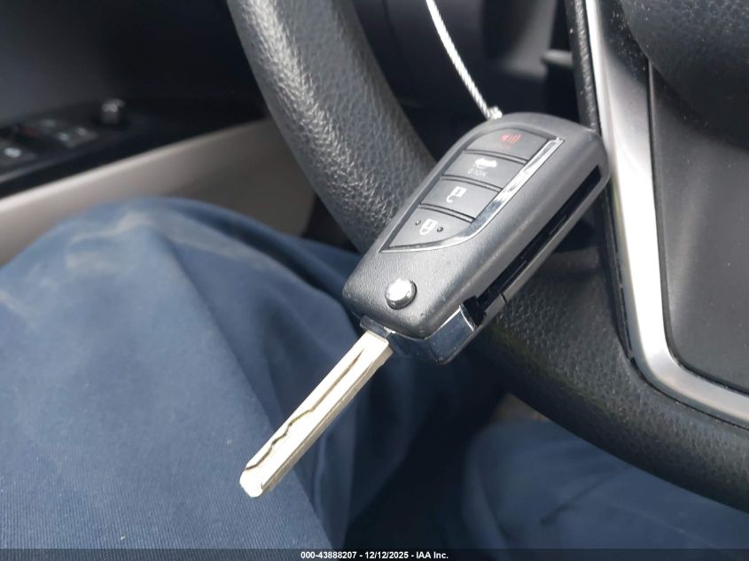 2018 Toyota Camry Le VIN: 4T1B11HK1JU610321 Lot: 43888207