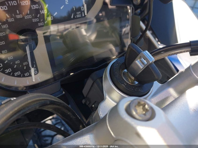 2015 BMW R1200 Gs Adventure VIN: WB10A1208FZ098552 Lot: 43888314