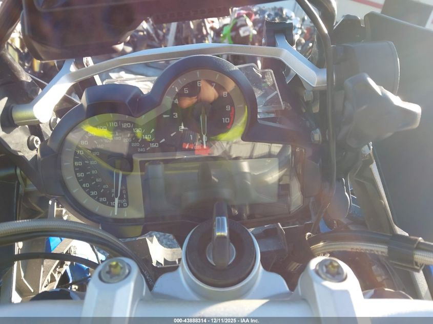 2015 BMW R1200 Gs Adventure VIN: WB10A1208FZ098552 Lot: 43888314