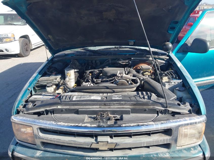 1996 Chevrolet Blazer VIN: 1GNDT13W2T2139786 Lot: 43888343