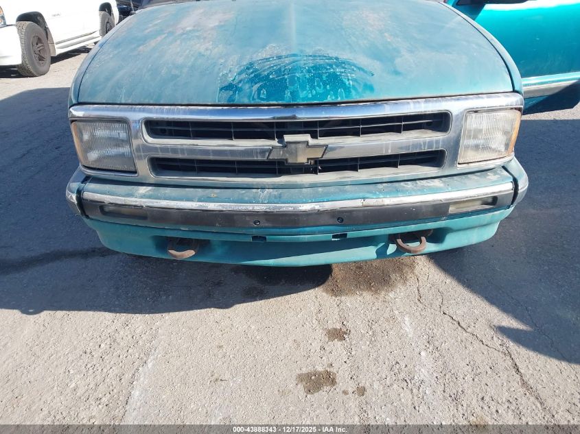 1996 Chevrolet Blazer VIN: 1GNDT13W2T2139786 Lot: 43888343