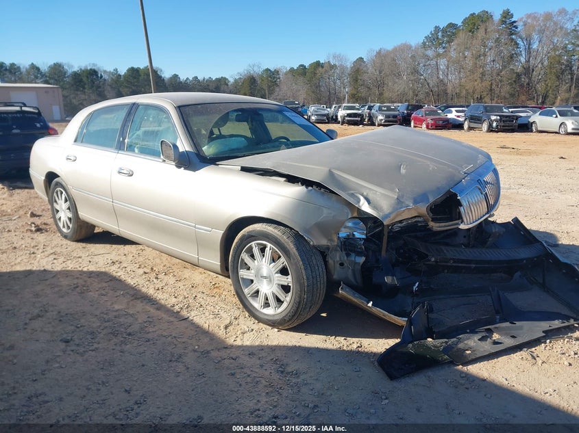 2011 Lincoln Town Car Signature Limited