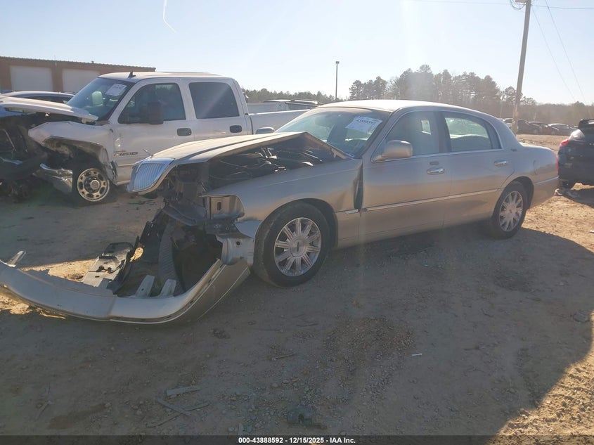 2011 Lincoln Town Car Signature Limited
