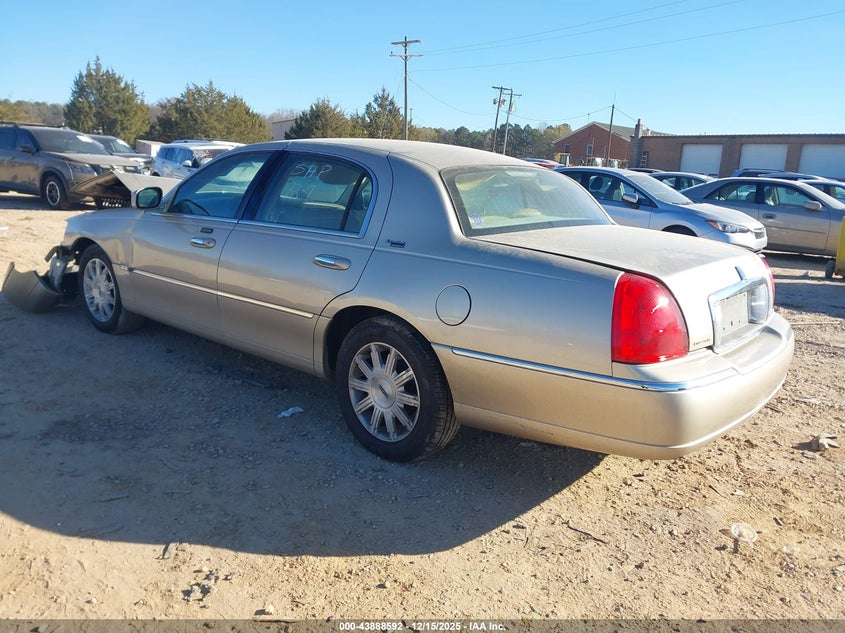2011 Lincoln Town Car Signature Limited