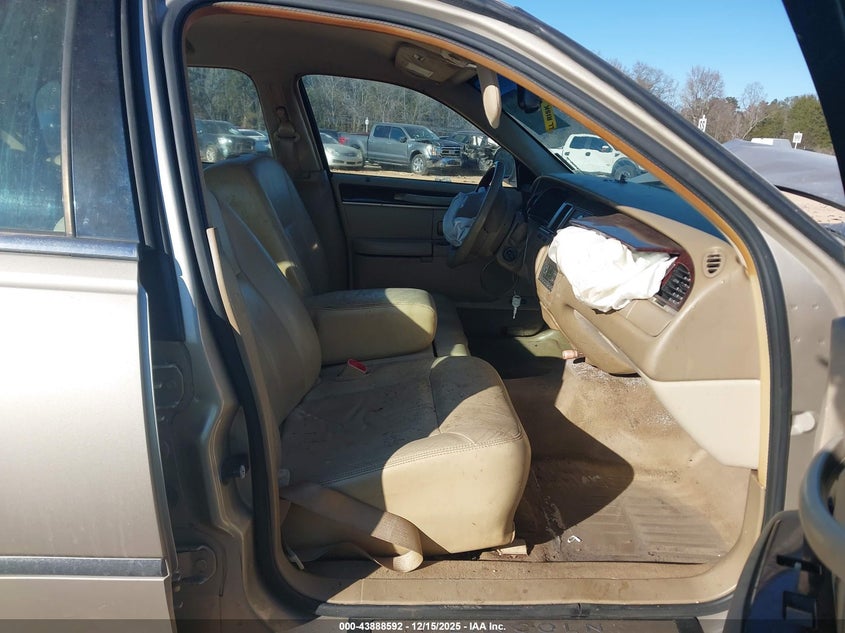 2011 Lincoln Town Car Signature Limited