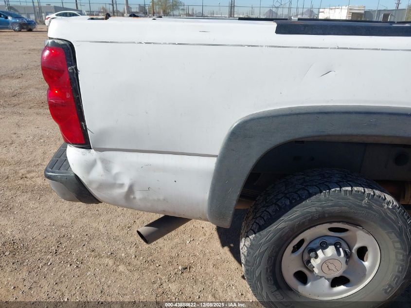 2006 Chevrolet Silverado 2500Hd Work Truck VIN: 1GCHC24U06E246657 Lot: 43888622