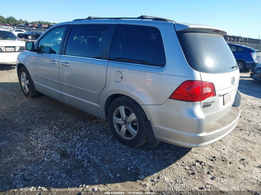 2V8HW34109R582341 2009 VOLKSWAGEN ROUTAN photo no. 2