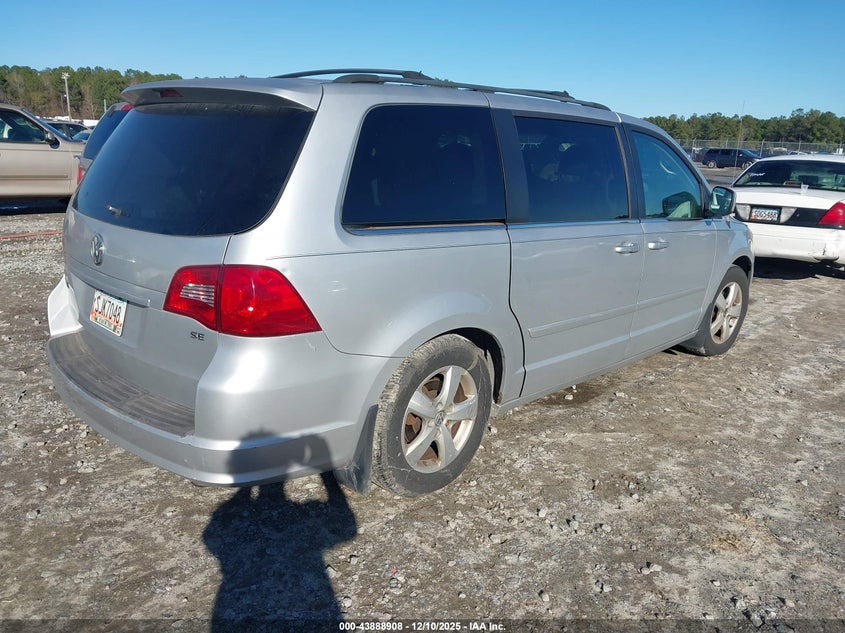 2V8HW34109R582341 2009 VOLKSWAGEN ROUTAN photo no. 3