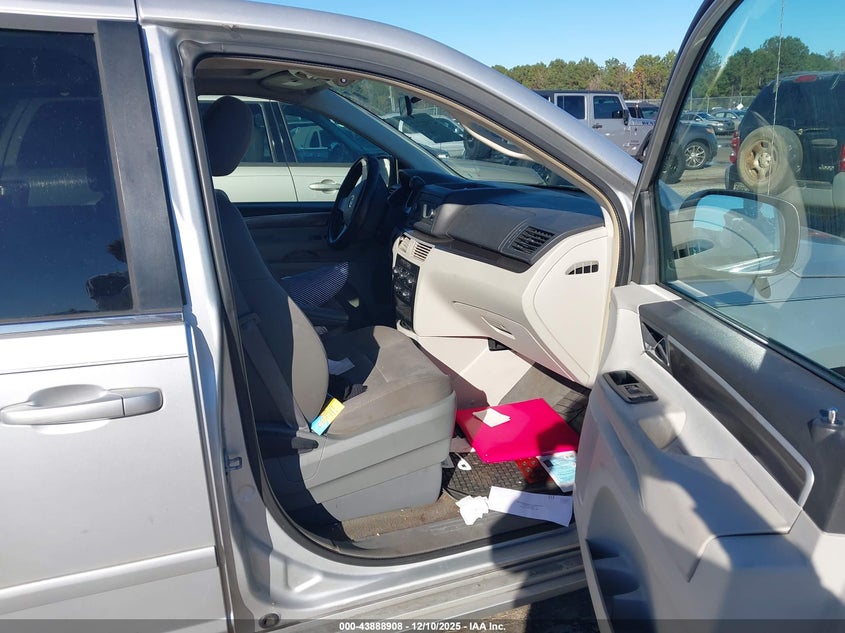 2V8HW34109R582341 2009 VOLKSWAGEN ROUTAN photo no. 4
