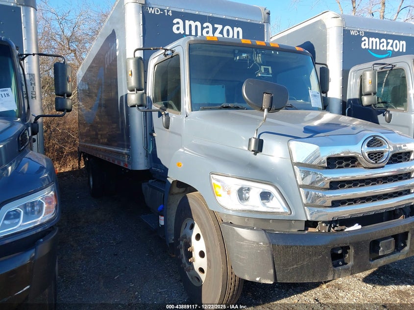 HINO 238/258/268 2021. Lot# 43889117. VIN 5PVNJ8AT4M5T50315. Photo 1