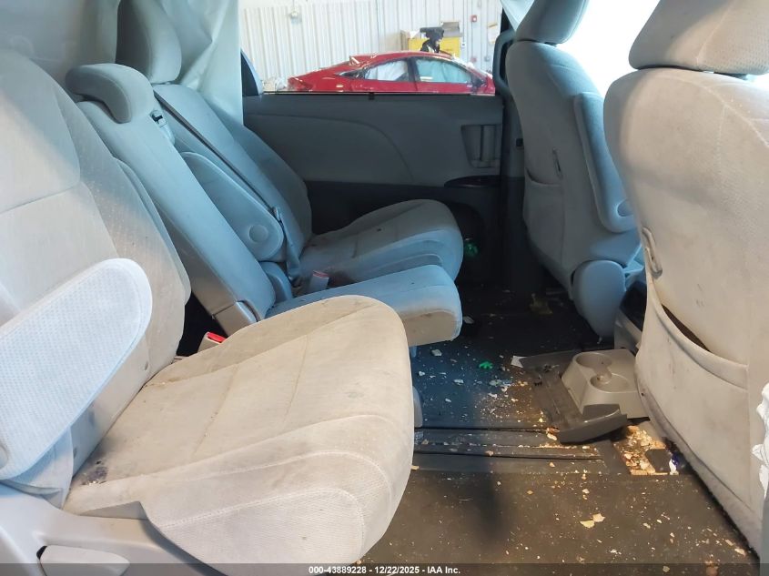 2017 Toyota Sienna Le 8 Passenger VIN: 5TDKZ3DC0HS856427 Lot: 43889228