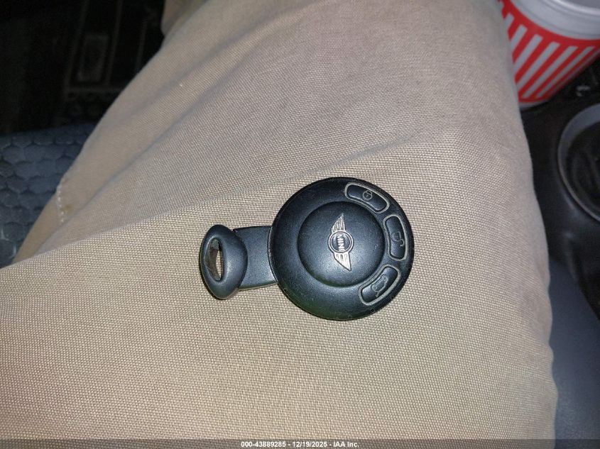 2010 Mini Cooper VIN: WMWMF3C52ATZ27863 Lot: 43889285