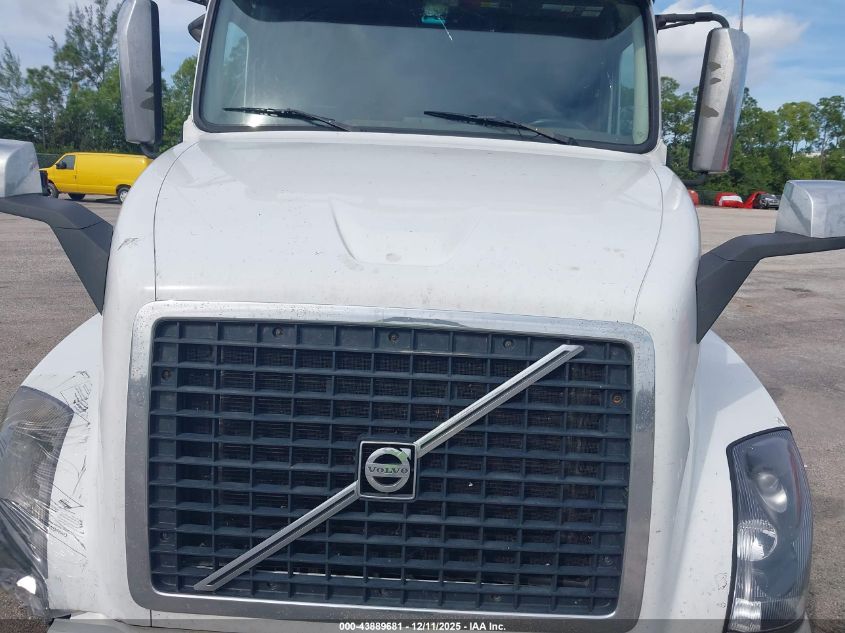 2017 Volvo Vnl VIN: 4V4NC9EH8HN984646 Lot: 43889681