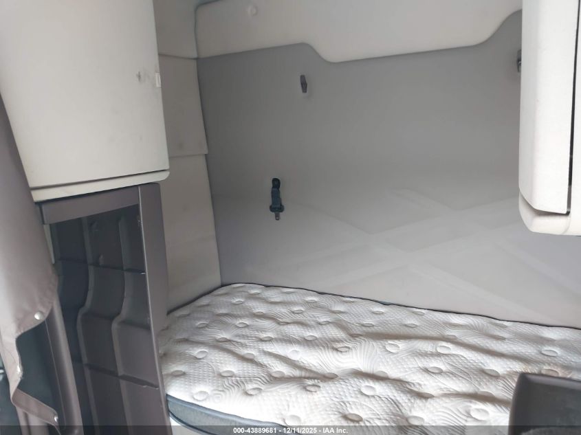 2017 Volvo Vnl VIN: 4V4NC9EH8HN984646 Lot: 43889681