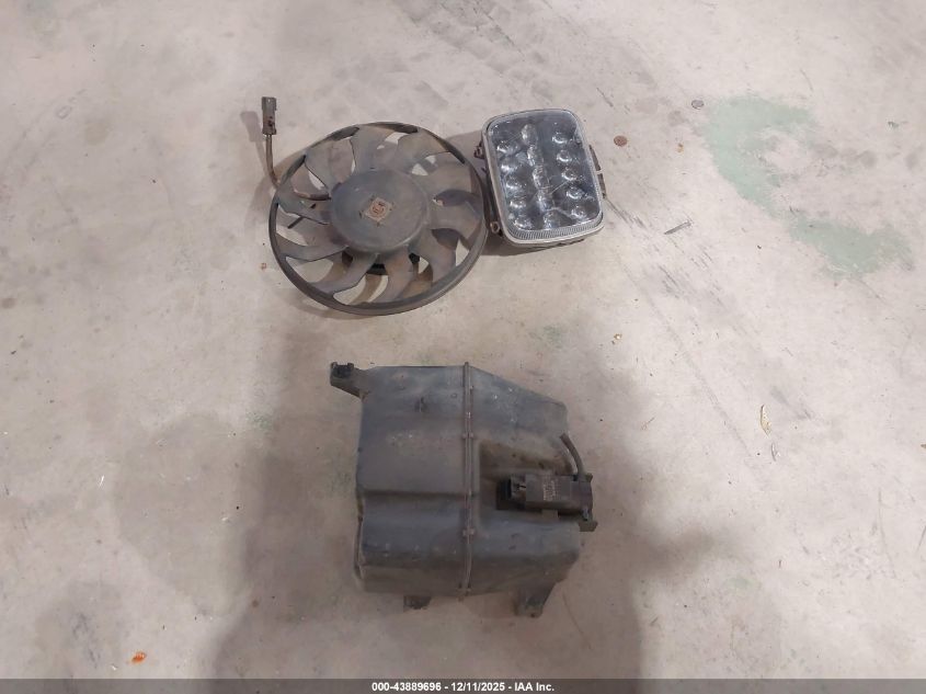 1999 Jeep Cherokee Classic/Sport VIN: 1J4FF68S9XL630538 Lot: 43889696