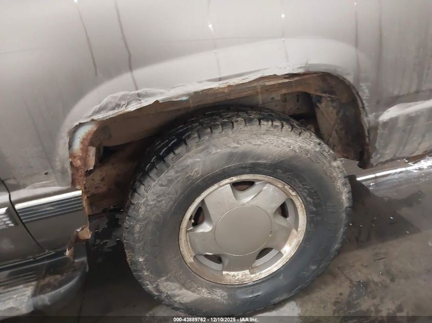 1998 Chevrolet Suburban 1500 VIN: 1GNFK16RXWJ300994 Lot: 43889762