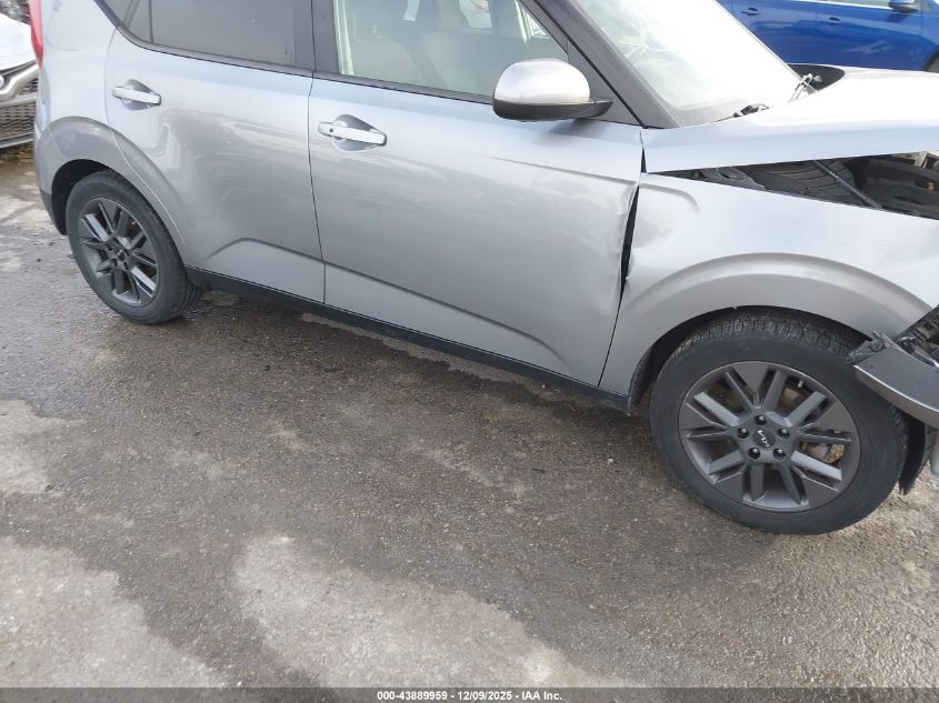 2022 Kia Soul Ex VIN: KNDJ33AU8N7817939 Lot: 43889959