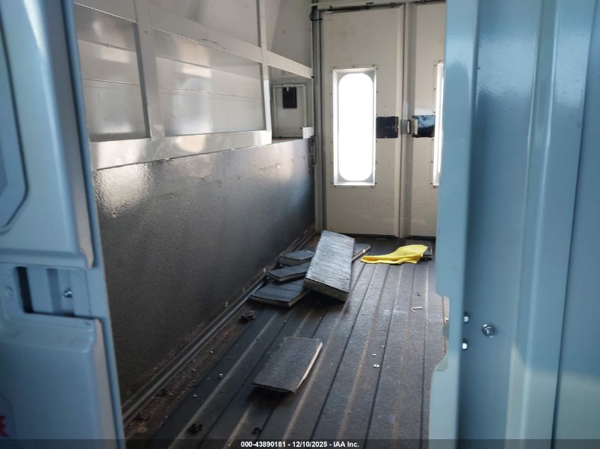 2019 Chevrolet Express Cutaway Work Van VIN: 1GB0GRFG4K1215662 Lot: 43890181