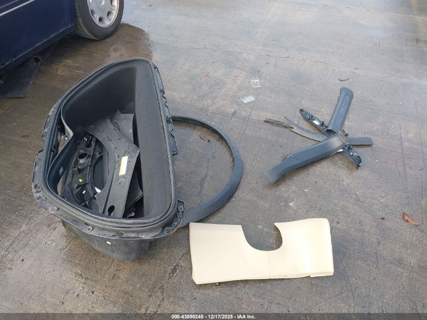 2016 Tesla Model X 60D/70D/75D/90D/P100D VIN: 5YJXCBE26GF004996 Lot: 43890245