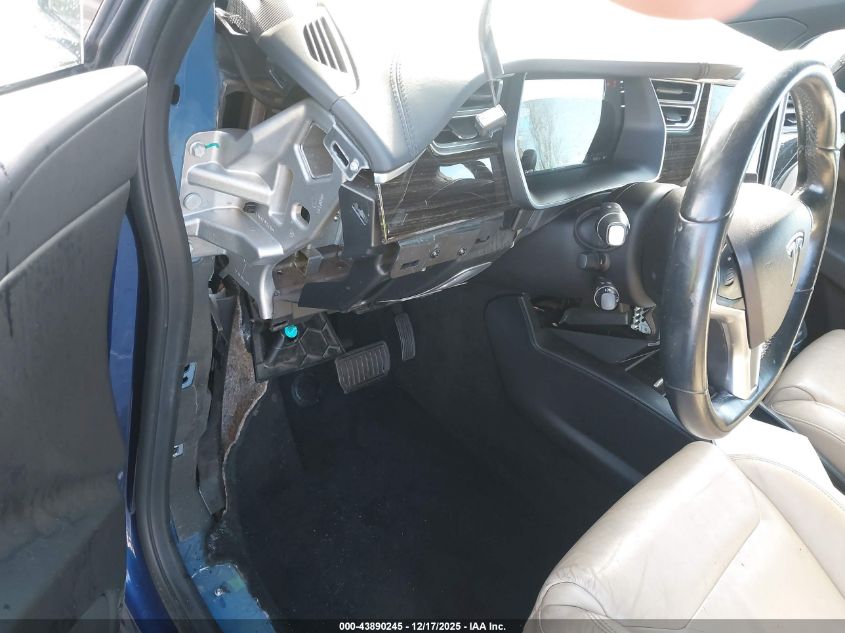 2016 Tesla Model X 60D/70D/75D/90D/P100D VIN: 5YJXCBE26GF004996 Lot: 43890245