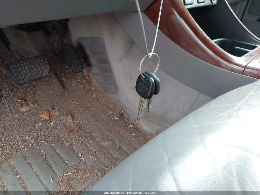 2004 Toyota Camry Xle V6 VIN: 4T1BF30K44U071433 Lot: 43890301