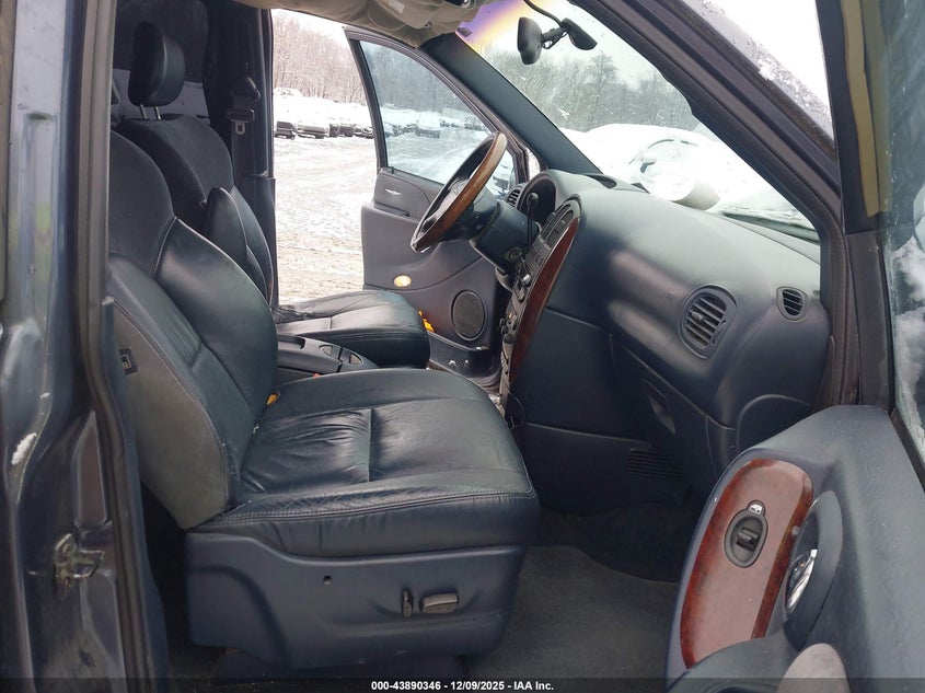 2C8GT64LX2R597131 2002 CHRYSLER TOWN & COUNTRY photo no. 5