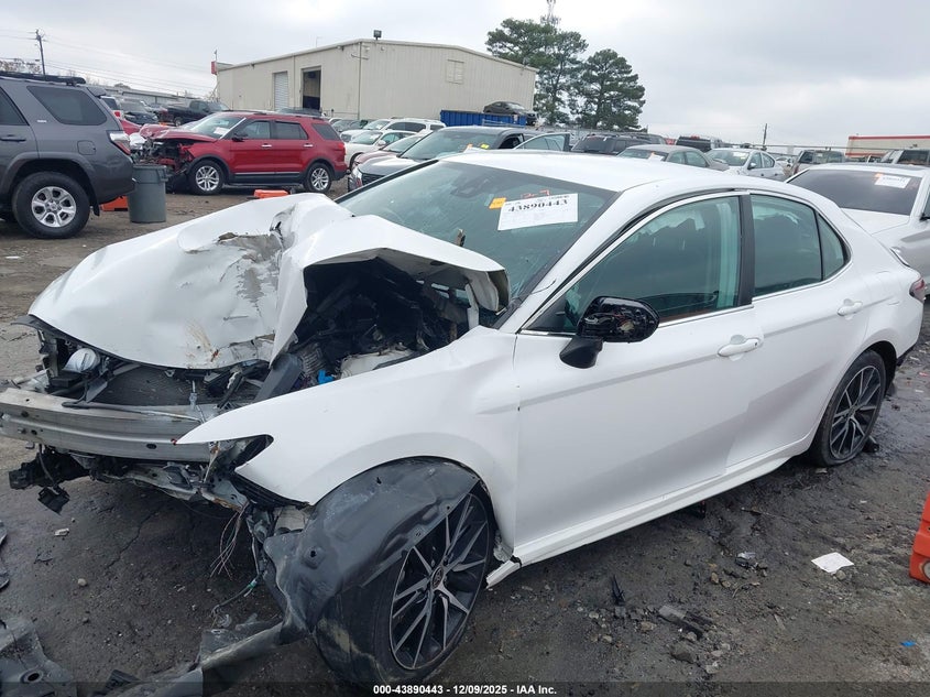 4T1G11AK7MU553546 2021 TOYOTA CAMRY photo no. 2