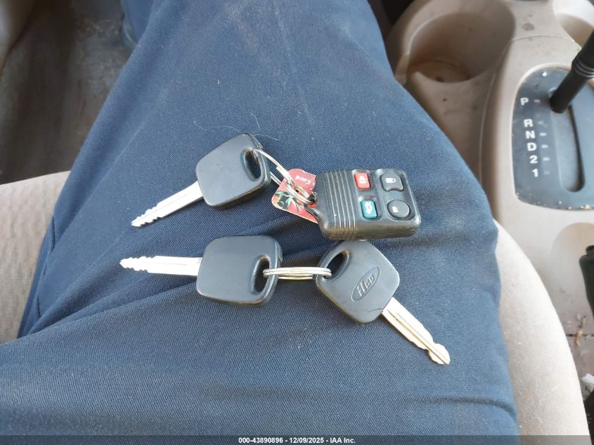 2000 Ford Focus Se VIN: 1FAFP34P3YW320989 Lot: 43890896