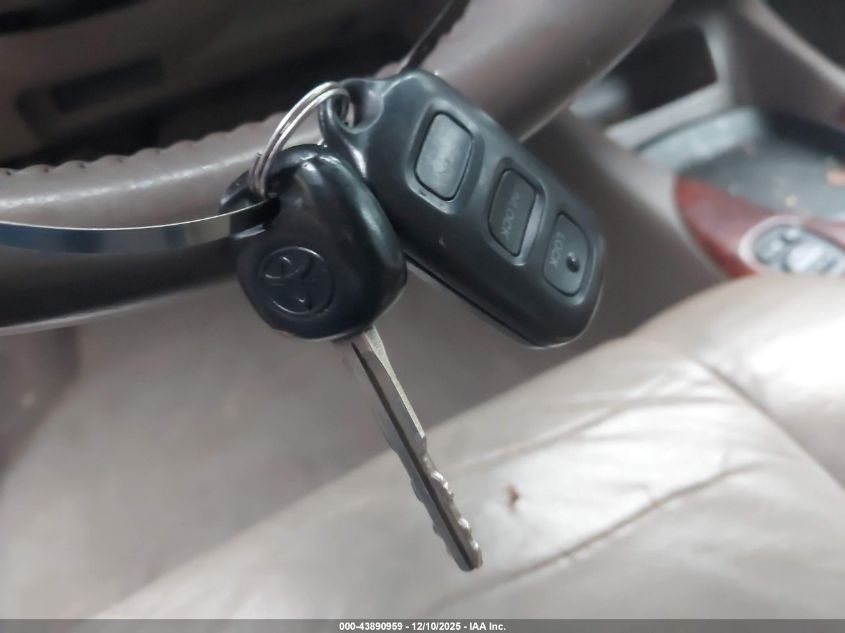 2002 Toyota Sequoia Limited V8 VIN: 5TDZT38A12S136389 Lot: 43890959