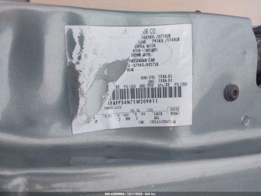 2005 Ford Focus Zx4 VIN: 1FAFP34N75W209811 Lot: 43890964