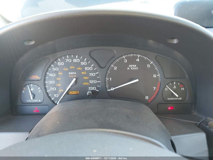 2002 Saturn Vue V6 VIN: 5GZCZ63B12S827773 Lot: 43890971