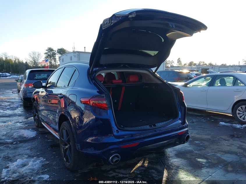 VIN ZASPAKBN8M7D18744 2021 ALFA ROMEO STELVIO TI AWD