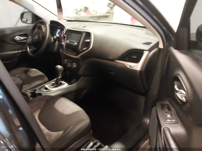 2016 Jeep Cherokee Sport