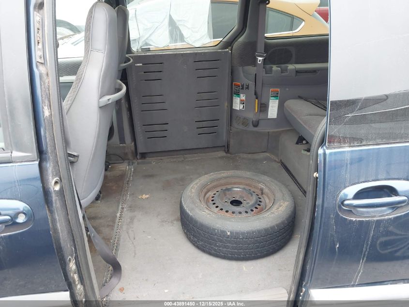 2000 Dodge Grand Caravan Se VIN: 1B4GP44GXYB562252 Lot: 43891450