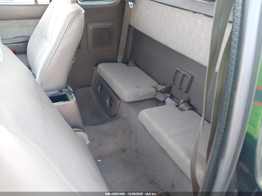 2000 Toyota Tacoma Base V6 VIN: 4TAWN72N6YZ636857 Lot: 43891486