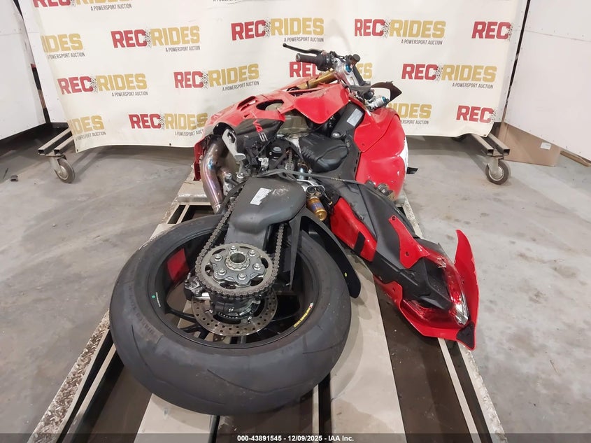 2024 Ducati Panigale V4S VIN: ZDMDAGWW9RB010566 Lot: 43891545