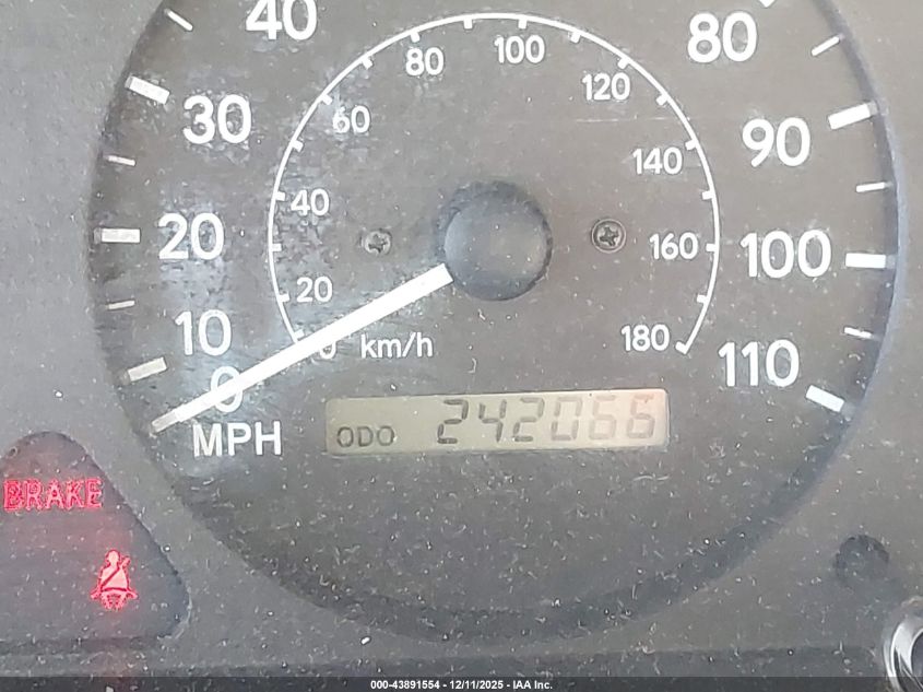 2002 Toyota Corolla Le VIN: 2T1BR12E82C557728 Lot: 43891554