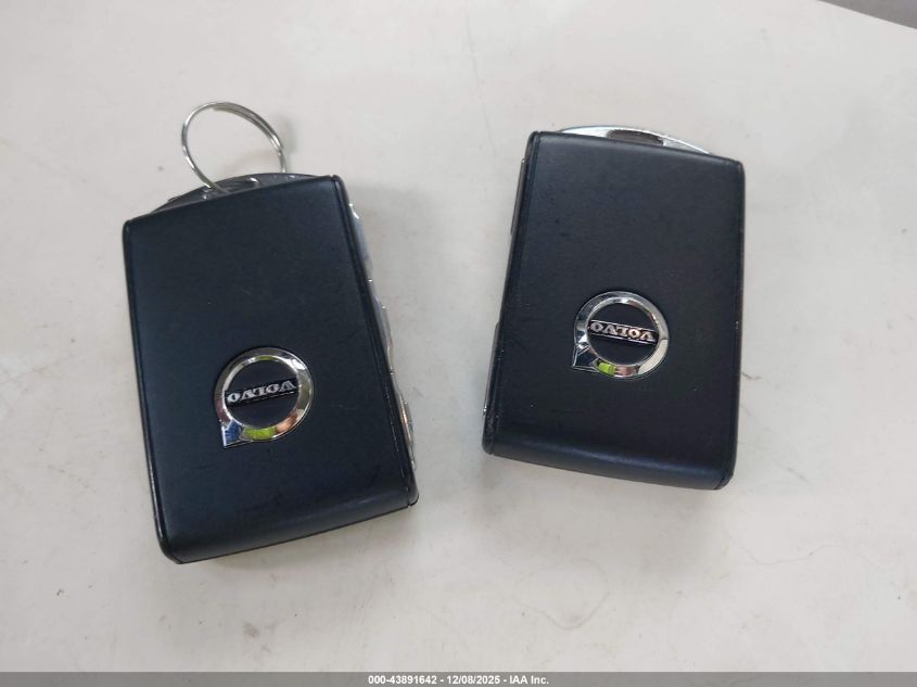 2016 Volvo Xc90 T6 Momentum VIN: YV4A22PKXG1038872 Lot: 43891642