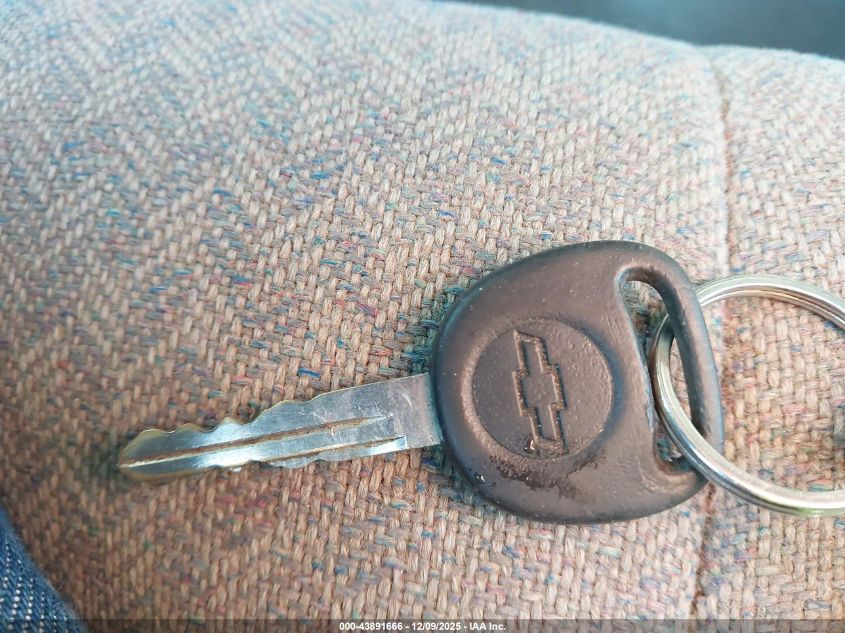 2005 Chevrolet Express VIN: 1GCEG15X351216682 Lot: 43891666