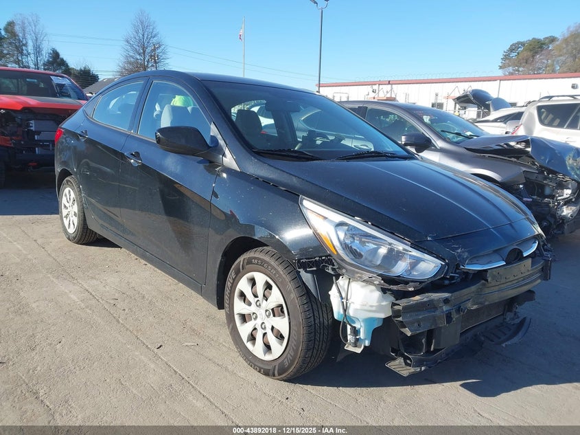 HYUNDAI ACCENT 2017. Lot# 43892018. VIN KMHCT4AE7HU313312. Photo 1