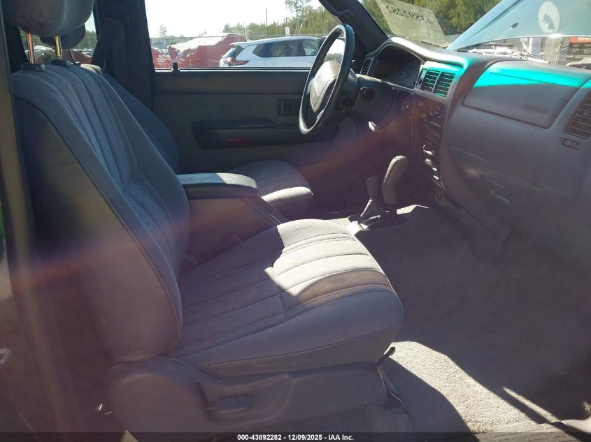 2000 Toyota Tacoma VIN: 4TAWM72N1YZ600755 Lot: 43892282