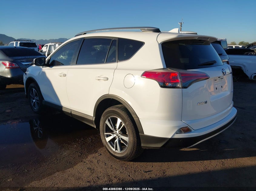 JTMWFREVXJD121503 2018 TOYOTA RAV 4 photo no. 3