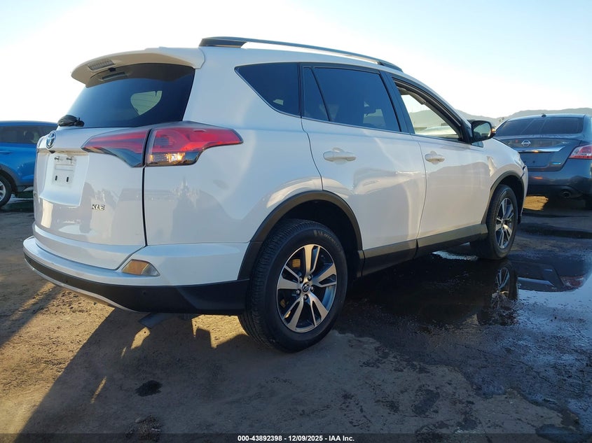 JTMWFREVXJD121503 2018 TOYOTA RAV 4 photo no. 4